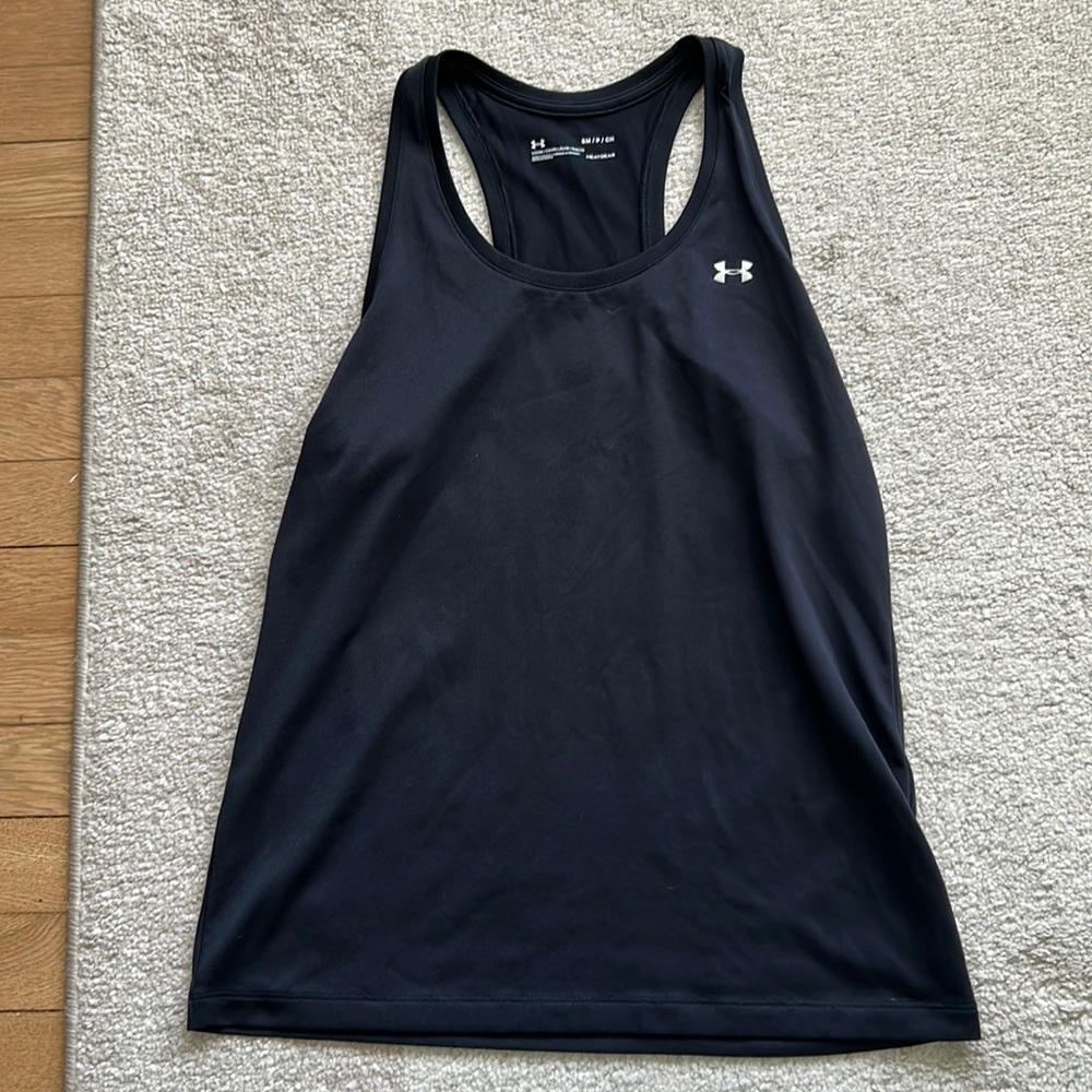 Classic Under Armour tank, size S, great condition.